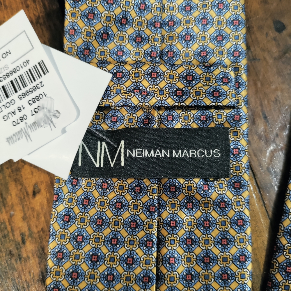 Geometric Patterned Fabric - Picture 2 of 5